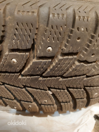 Шипованные шины на колесах BMW 3 серии или аналогичных (фото #2)