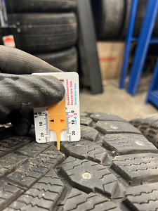 CONTINENTAL ContiIceContact 4x4 255/55 R18 (2 foto / 10)