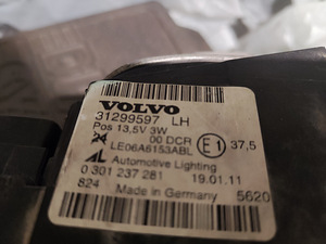 Volvo фара (2 фото из 4)