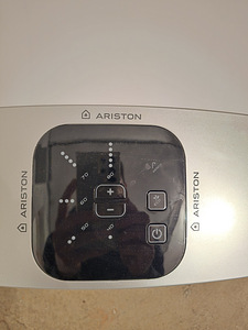 Elektriline veeboiler Ariston velis (2 foto / 3)