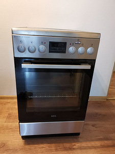 Кухонная керамическая плита AEG.