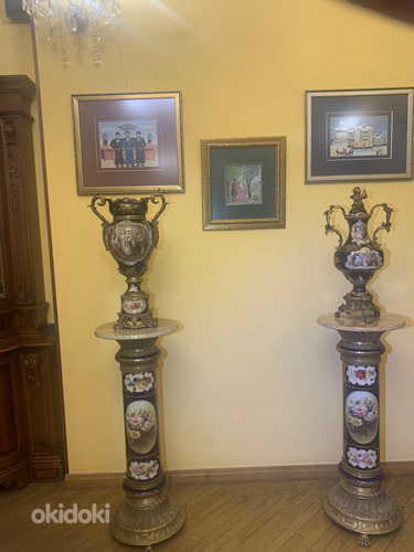 Երկու վինտաժային ծաղկամաններ հենակներով