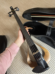 Yamaha YEV104 Electric Violin