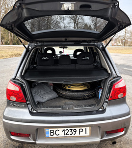 Mitsubishi Outlander I (9 foto / 14)