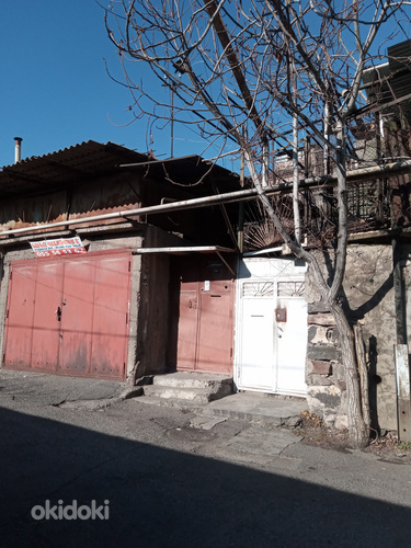 Двухэтажный каменный дом в Ереване, рядом с Каскадом