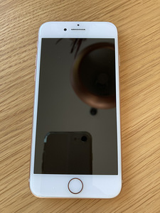 iPhone 8 64 ГБ (4 фото из 7)