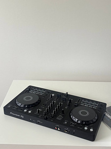 Pioneer DDJ-FLX4 - DJ-kontroller + Sennheiser HD 25 kõrvakla (1 foto / 4)
