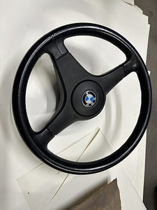 Спортивный кожаный руль для BMW E34 E30 E32 E28 E23 и т.д. (2 фото из 8)