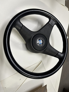 Спортивный кожаный руль для BMW E34 E30 E32 E28 E23 и т.д. (3 фото из 8)