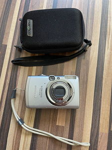 Цифровая камера Canon (3 фото из 3)