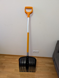 Fiskars лопата для снега НОВАЯ (6 фото из 6)