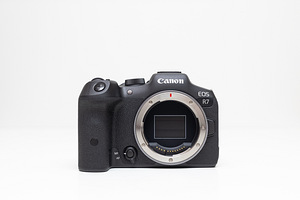 Canon EOS R7 (body) hübriidkaamera (2 foto / 10)