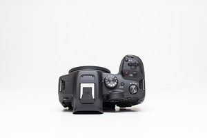 Canon EOS R7 (body) hübriidkaamera (6 foto / 10)