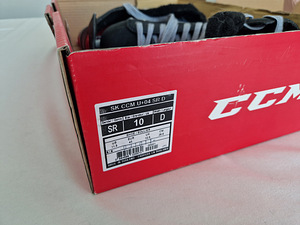 Jäähoki uisud CCM U+04 (suurus EU 45 / 28,6 cm) (2 foto / 2)