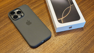 Apple iPhone 16 Pro 256GB Natural Titanium (9 foto / 10)