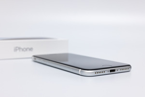 Apple iPhone SE 2020 128GB (White) (5 foto / 9)