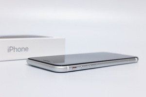 Apple iPhone SE 2020 128GB (White) (6 foto / 9)