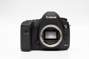Canon EOS 5D Mark III (body) peegelkaamera (2 foto / 10)