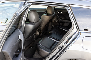 Honda Accord Executive Plus 2.4 K24Z3 148kW (11 фото из 15)