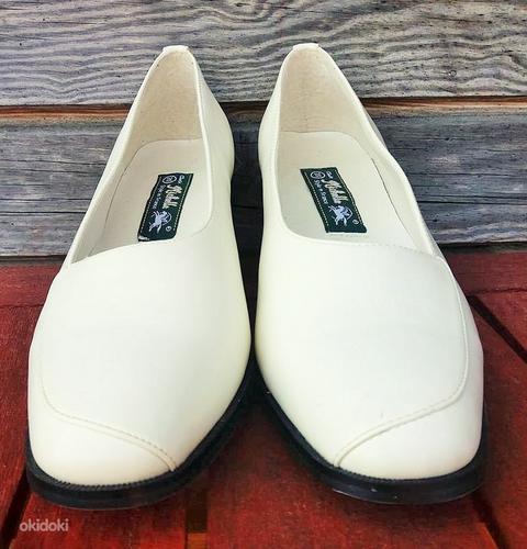 Женские белые туфли (фото #1)