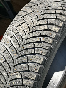 Michelin X-ice North 4 235/55 R17 (1 foto / 5)