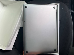 MacBook Pro 15,4 дюйма 2018 (8 фото из 9)
