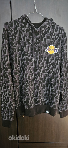 Мужской свитшот Lakers размера S.