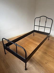 Кровать IKEA (1 фото из 2)