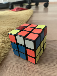 Кубик Рубика 3×3 — рабочий, б/у (2 фото из 3)