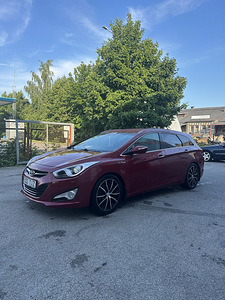 Hyundai i40. Регистрационный сбор оплачен. (4 фото из 10)