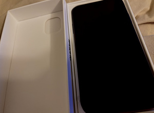 iPhone 11 64 gb (2 foto / 3)