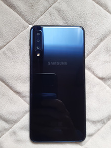 Samsung Galaxy A7 (2018), 64 ГБ (3 фото из 8)