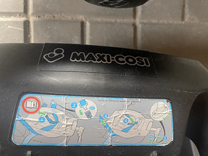 Maxi-cosi + EasyFix CabrioFix (2 foto / 5)