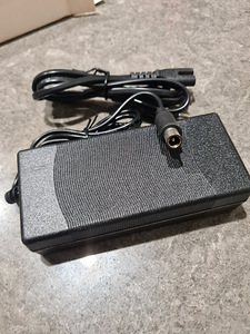 Laadija tõukerattale xiaomi M365 (2 foto / 2)