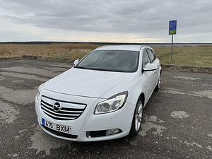 Opel Insignia (6 фото из 10)