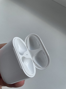Чехол для AirPods 2 поколения (4 фото из 4)