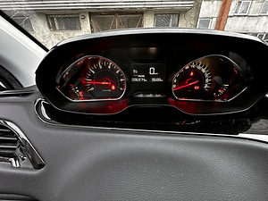 Peugeot 208 (8 фото из 8)