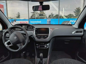 Peugeot 2008 (6 фото из 10)