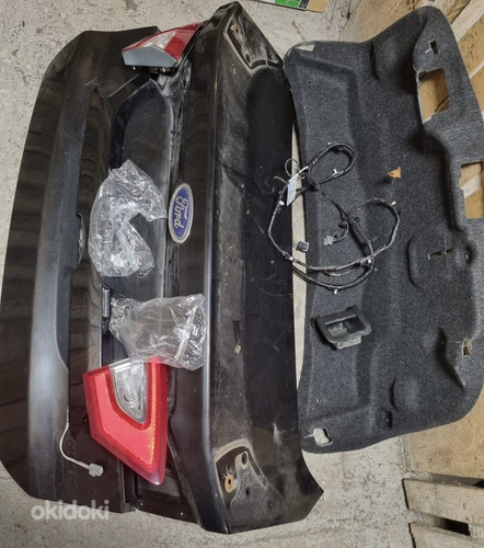 Ford Fusion Rear Tailgate Set