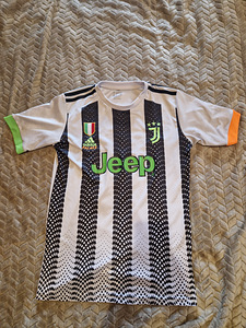 Juventus X Palace Ronaldo T särk (1 foto / 2)