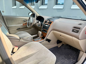 Nissan Maxima (10 фото из 12)