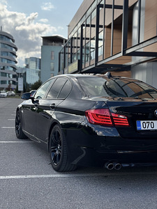 BMW 530d F10 Luxury Black Edition 2012 (2 foto / 4)
