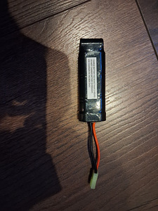 Продам ак в комплекте 2 бункера и 1 акум на 8.4 V цена (6 фото из 6)