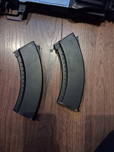 Продам ак в комплекте 2 бункера и 1 акум на 8.4 V цена (4 фото из 6)