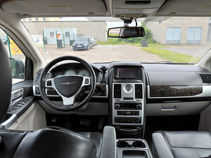 CHRYSLER GRAND VOYAGER (8 foto / 11)