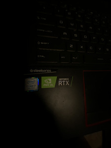 Игровой ноутбук MSI (2 фото из 3)