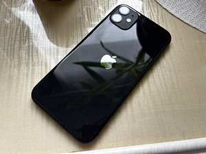iPhone 11 64 ГБ (4 фото из 6)