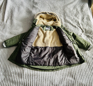 Зимняя куртка 140 (3 фото из 3)