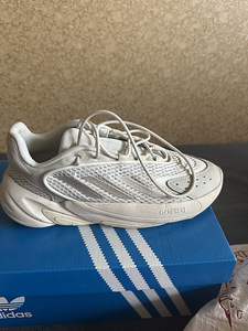 Кроссовки Adidas Ozelia (3 фото из 6)