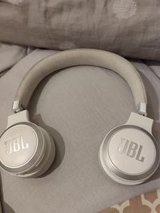 JBL Live 670NC Juhtmevabad kõrvaklapid (3 foto / 4)